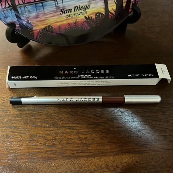 MARC JACOBS
Highliner Gel Eye Crayon Eyeliner (brown)ie 43 - Picture 4 of 4